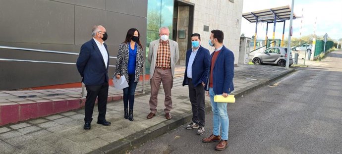 Visita del diputado del PP Álvaro Queipo a la ITV de Pruvia.