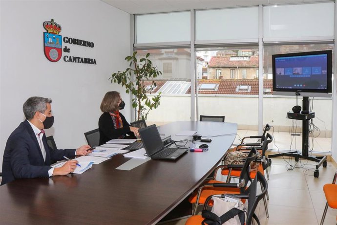 El vicepresidente y consejero de Igualdad, Pablo Zuloaga, preside la primera reunión del Pleno del Observatorio de Igualdad de Género