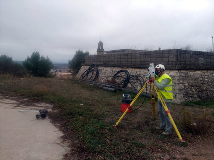 Treballs topogrfics als terrenys on s'ha d'ubicar la planta de nitrats de Calaf. 9 de novembre de 2020. (Horitzontal)
