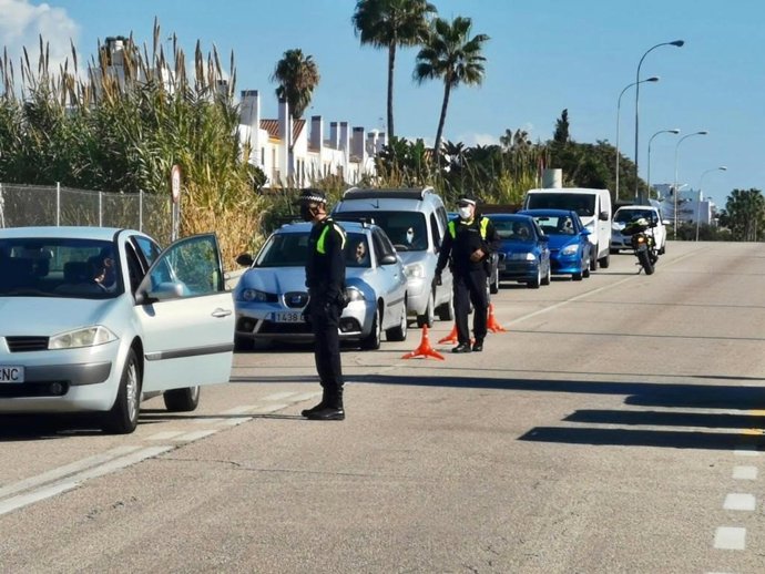 Control de tráfico de la Policía Local en Rincón de la VIctoria