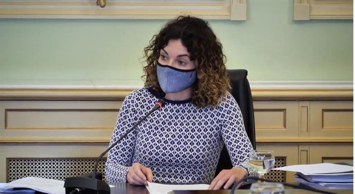 La consellera de Hacienda y Relaciones Exteriores, Rosario Sánchez, durante la comparecencia parlamentaria.