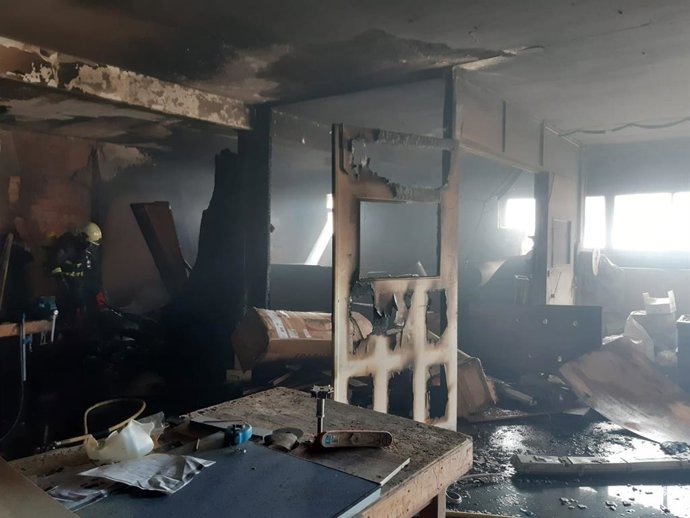 Incendio en una nave industrial de Maliaño