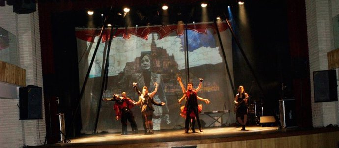 Represetación de 'Babylon Cabaret', en el Festival Internacional de Teatro (FIT) de Cazorla.