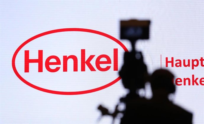 FILED - 06 April 2017, North Rhine-Westphalia, Duesseldorf: A cameraman films the logo of the German chemical and consumer goods firm Henkel at the company's general meeting. Henkel, recorded a slight decline in revenue in the first quarter of this year