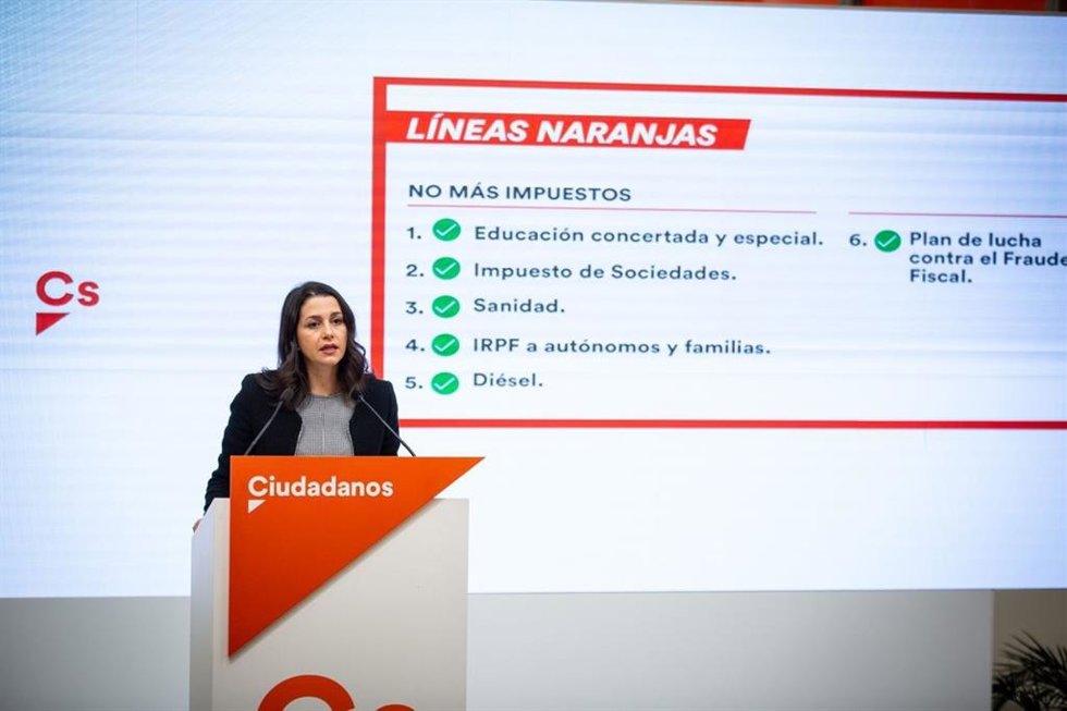 La presidenta de Ciudadanos, Inés Arrimadas, en rueda de prensa en la sede del partido.