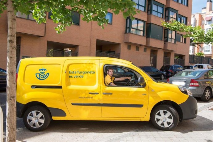 Correos incorpora 30 nuevos vehículos eléctricos a su flota en Andalucía