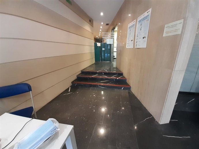 Acceso al local de vacunación de Indautxu, en Bilbao