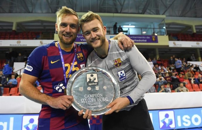 Luka Cindric y Gonzalo Pérez de Vargas, con la Copa Asobal de 2019.