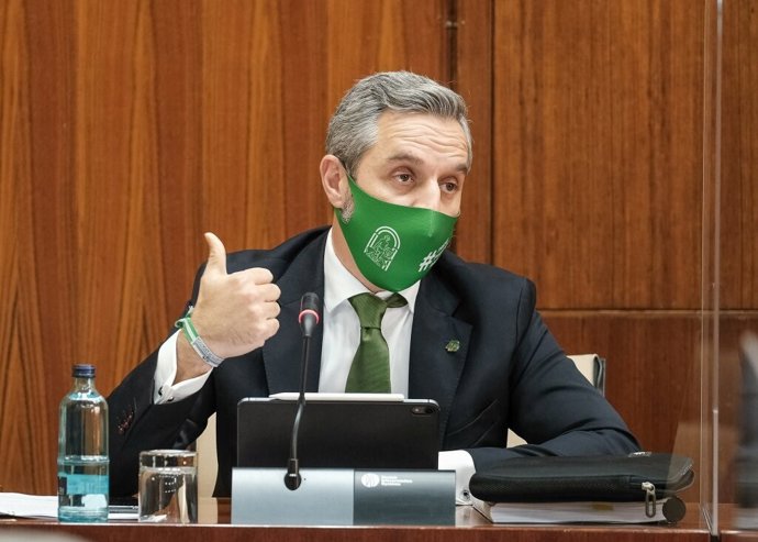 El consejero de Hacienda, Juan Bravo, este martes durante su comparecencia parlamentaria en comisión.