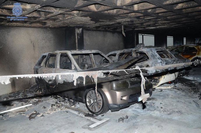 Coches afectados por el incendio en el aeropuerto de Palma.