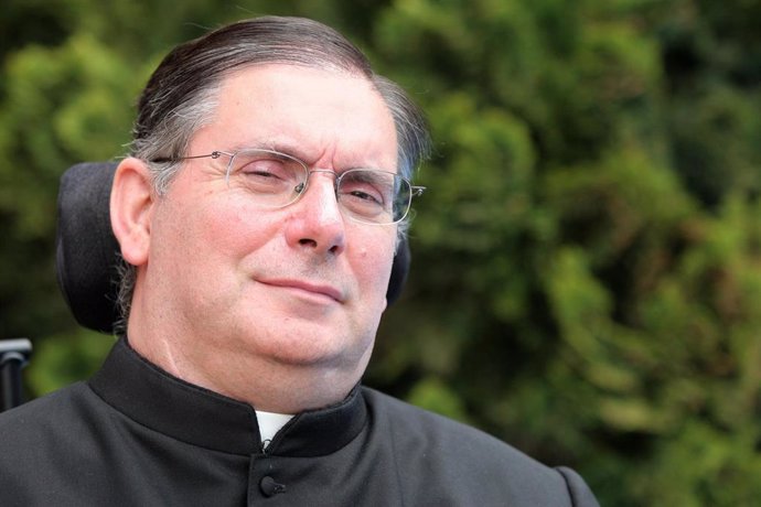Fallece el sacerdote Luis de Moya, antiguo capellán de la Universidad de Navarra.