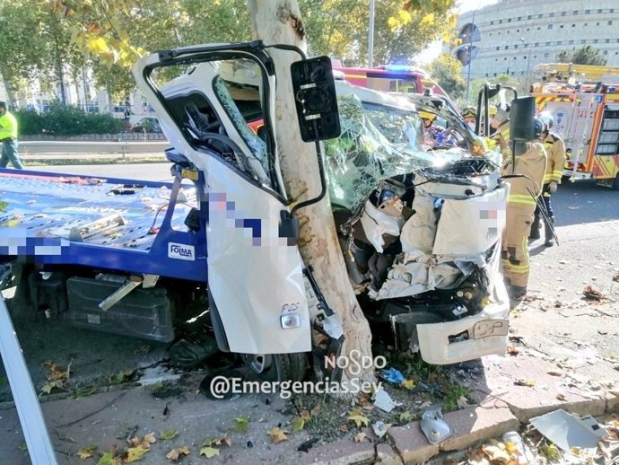 Aparatoso accidente en la isla de la Cartuja