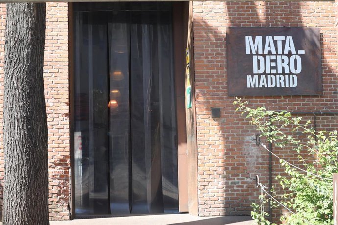 Entrada a una de las salas de Matadero Madrid  