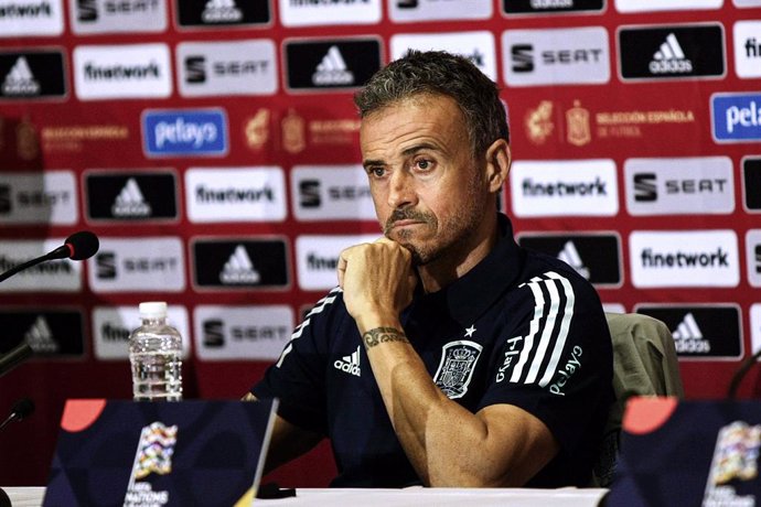 12 October 2020, Ukraine, Kiev: Spain head coach Luis Enrique attends a press conference of the Spanish national team, ahead of Tuesday's UEFANations League soccer match against Ukraine. Photo: ---/ukrin/dpa