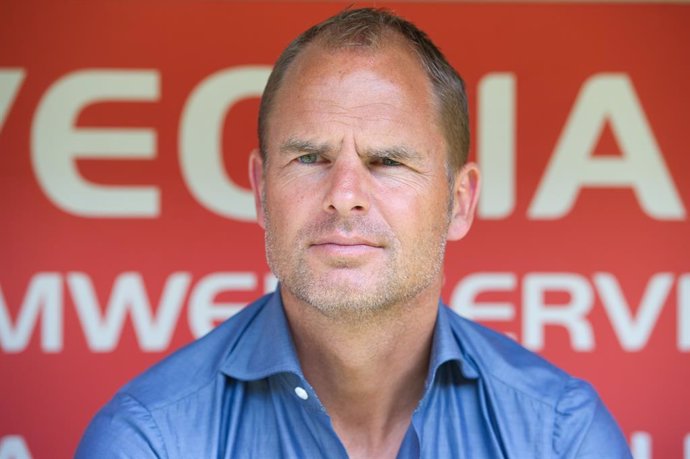 FILED - 06 July 2013, Saxony, Dresden: Then Ajax Amsterdam's coach Frank de Boer is seen on the bench prior to the start of the club friendly soccer match betwwen Dynamo Dresden and Ajax Amsterdam at Gluecksgas-Stadion. Frank de Boer has been named new 