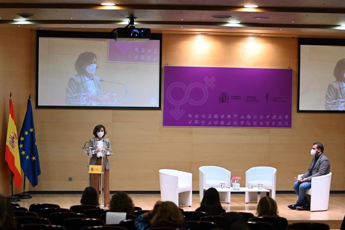 La vicepresidenta Carmen Calvo en la inauguración del coloquio Ciencia e Innovación con perspectiva de género, claves para avanzar, Organizado por el Observatorio Mujeres, Ciencia e Innovación (OMCI)