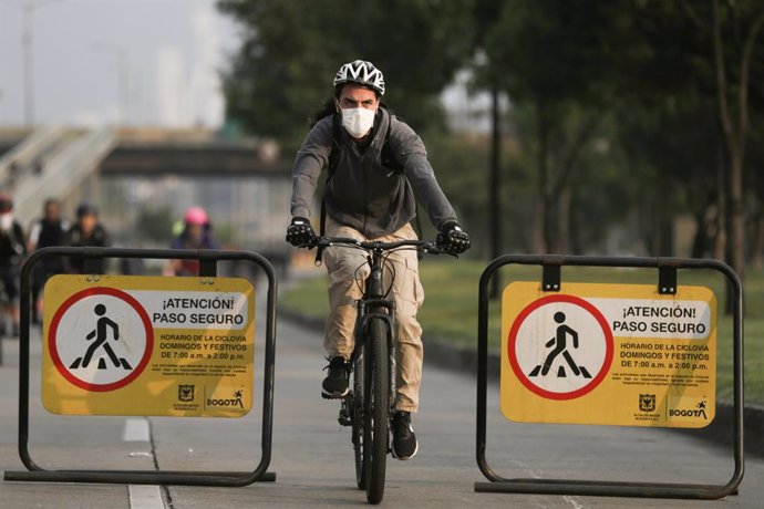 18 March 2020, Colombia, Bogota: A man with a face mask rides a bicycle through the city, amid the Coronavirus (Covid-19) outbreak. Photo: -/colprensa/dpa