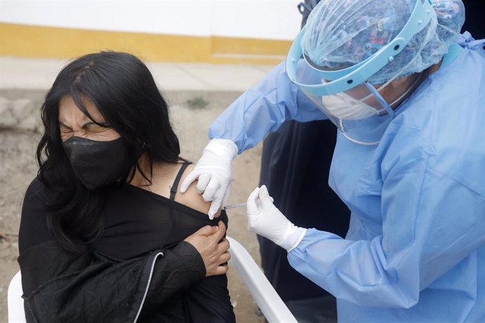 Campaña de vacunación contra la difteria en Perú.
