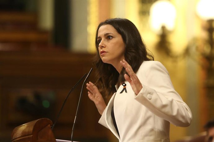 La presidenta de Ciudadanos, Inés Arrimadas, interviene durante el pleno en el que se debate la moción de censura planteada por Vox, en el Congreso de los Diputados, Madrid (España), a 21 de octubre de 2020. Se trata de la quinta moción de censura que s