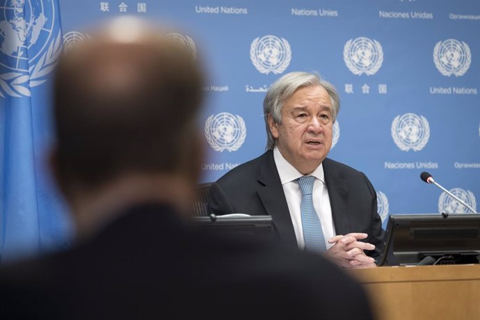 HANDOUT - 23 October 2020, US, New York: United Nations Secretary-General Antonio Guterres briefs reporters on the signing of a ceasefire agreement by the Libyan parties in Geneva today under the auspices of the United Nations. Photo: Mark Garten/United
