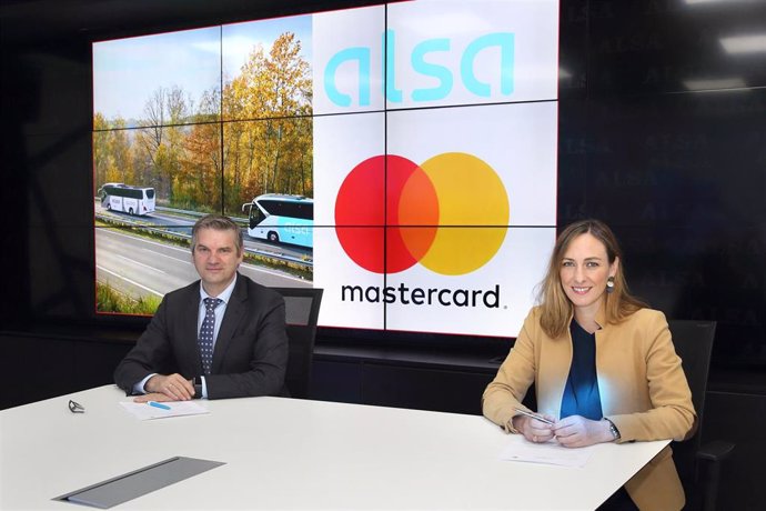 Acto de la firma del acuerdo entre Alsa y Mastercard