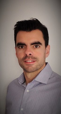 El investigador del Instituto de Nanociencia y Materiales de Aragón, Álvaro Mayoral, participa en el trabajo para identificar todos los átomos de dos de las zeolitas más importantes a nivel industrial .