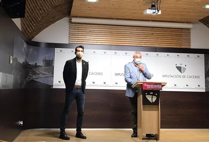 El presidente en funciones de la Diputación de Cáceres presentando los Presupuestos de 2021