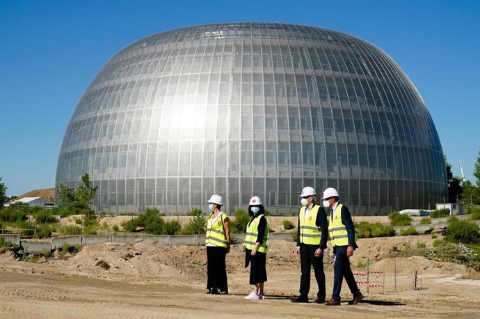 Díaz Ayuso y Ruiz Escudero en la visita a las obras del nuevo Hospital de Emergencias de la Comunidad de Madrid