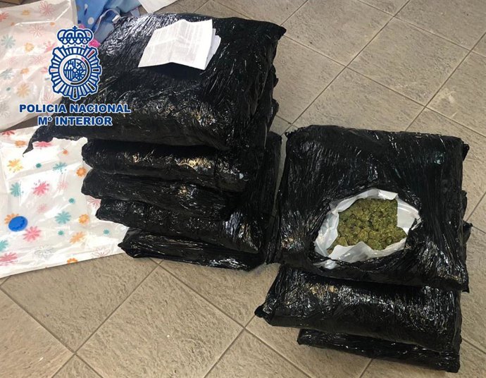 La Policía intercepta más de 10 kilos de marihuana que iban a ser enviados a Polonia