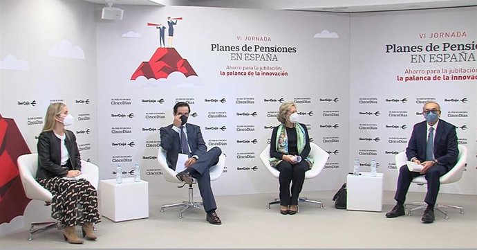 De izq a dcha: Francisca Gómez  Jover. Subdirectora general de Organización, Estudios y Previsión en la DGSFP; Ángel Martínez Aldama, presidente de Inverco; Pilar González de Frutos, presidenta de Unespa; Rodrigo Galán, director de grupo Ibercaja.