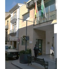 El vecino fue sorprendido por agentes de la Policía Local en la víía pública y sin mascarilla