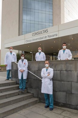 José Ramón Yuste, especialista de Enfermedades Infecciosas; Félix Alegre, especialista de Medicina Interna; Ramón Lecumberri, codirector de Hematología; (abajo) María Marcos, especialista de Hematología; y Francisco Carmona, de Enfermedades Infecciosas.
