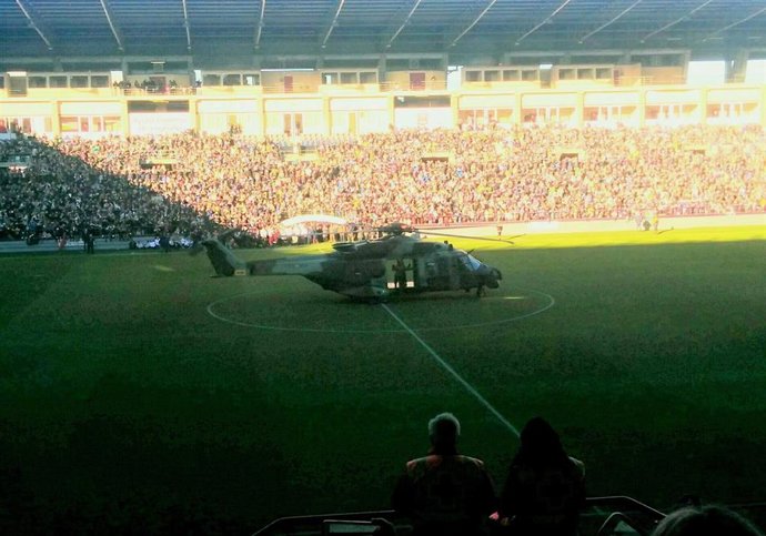 Los Reyes Magos llegan en helicóptero al campo de Las Gaunas, en el año 2018.