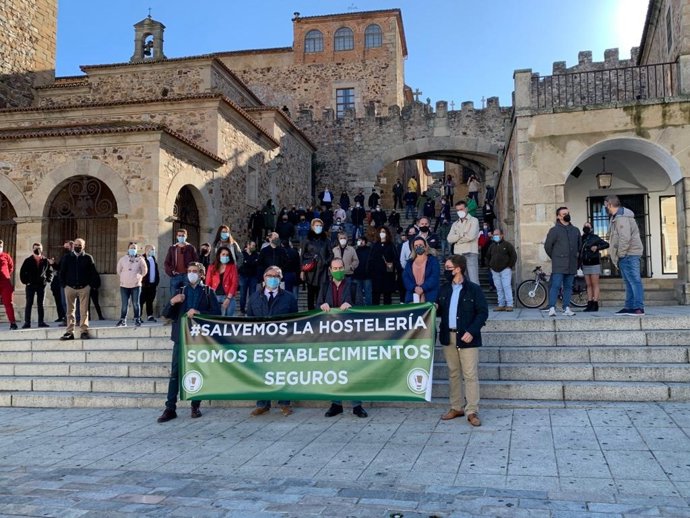Los hosteleros de Cáceres se manifiestan por la situación del sector debido a la pandemia