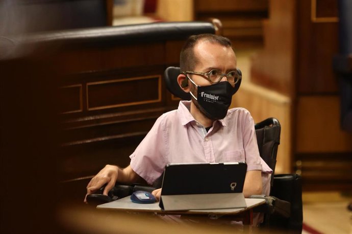 El portavoz de Unidas Podemos en el Congreso, Pablo Echenique, durante el pleno en el que se debate la moción de censura planteada por Vox, en el Congreso de los Diputados, Madrid (España), a 21 de octubre de 2020.