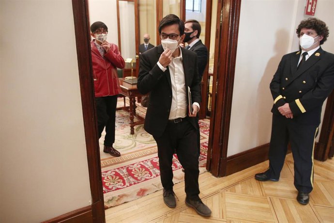 El secretario primero del Congreso de los Diputados, Gerardo Pisarello, se dirige a la Sala Mariana Pineda para participar en la reunión de la Mesa del Congreso, en Madrid (España), a 11 de noviembre de 2020.