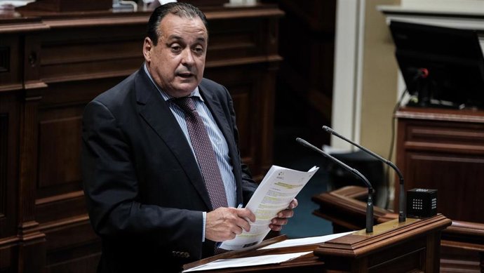 El consejero de Sanidad del Gobierno de Canarias, Blas Trujillo