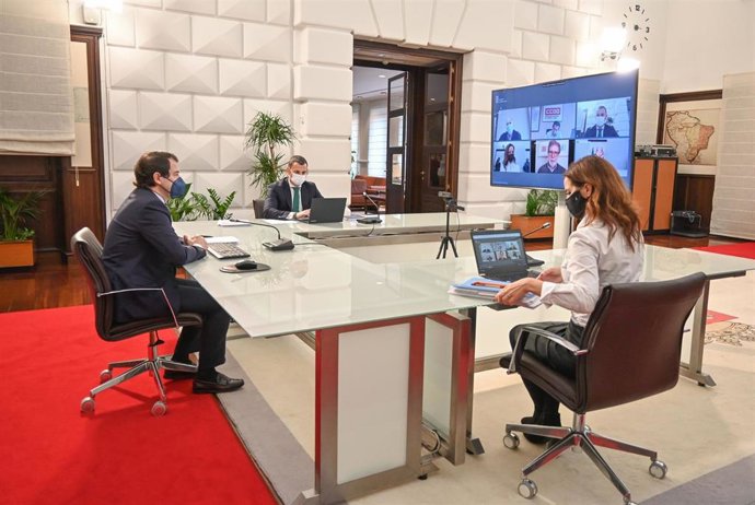 Mañueco en un momento de la firma virtual del Plan de Choque por el Empleo