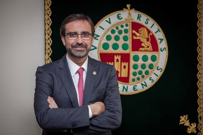 El rector de la Universidad de Jaén, Juan Gómez Ortega.
