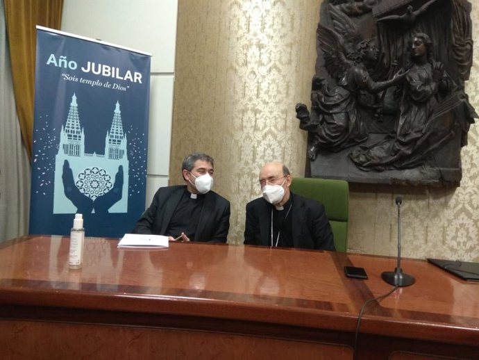 Vicente Rebollo, Vicario De Asuntos Económicos, Y Fidel Herráez, Arzobispo De Burgos.