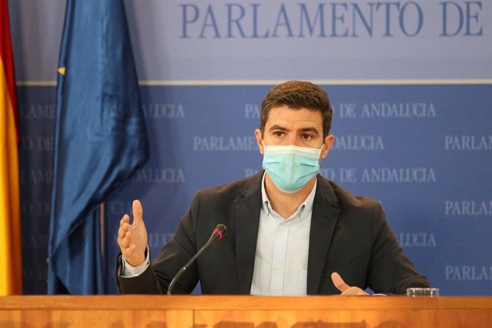 El portavoz parlamentario de Ciudadanos (Cs) en Andalucía, Sergio Romero, en rueda de prensa.