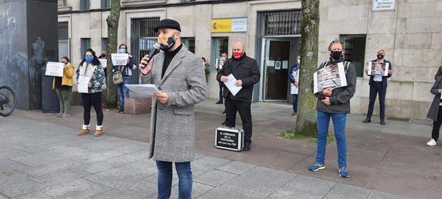 El portavoz de Apemer, Carlos Veleiro, durante la lectura del manifiesto