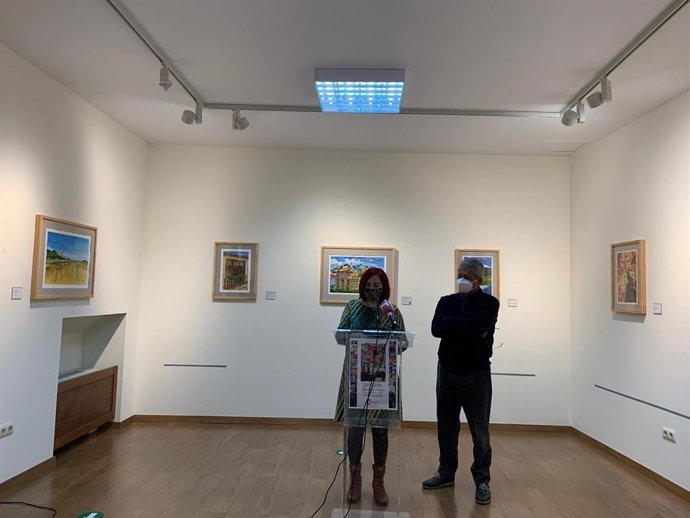 Presentación de la exposición 'Todos los colores' del pintor ecuatoriano Joaquín Bohórquez, que puede verse en el Palacio de la Isla de Cáceres