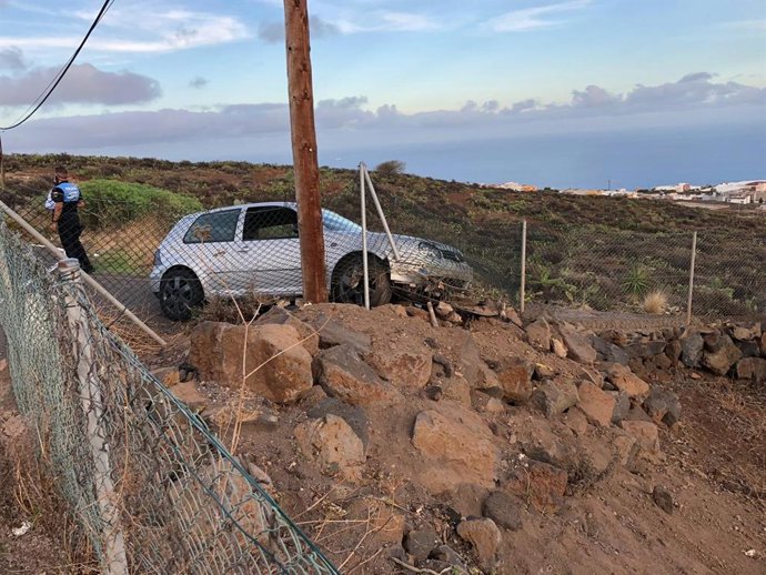Uno de los coches siniestrados en una carrera ilegal en Santa Cruz de Tenerife