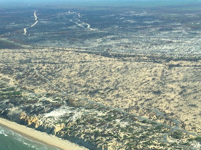 Imagen aérea de la zona afectada por el incendio de Las Peñuelas.