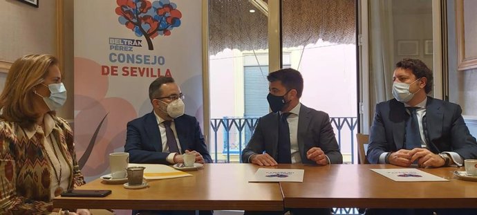 Beltrán Pérez durante la reunión