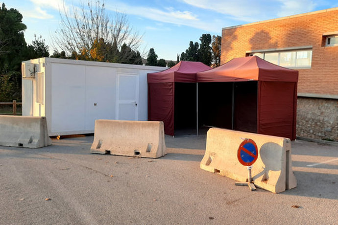 El mdul que s'ha installat a l'exterior del CAP de Torroella de Montgrí, aquest 11 de novembre del 2020. (Horitzontal)