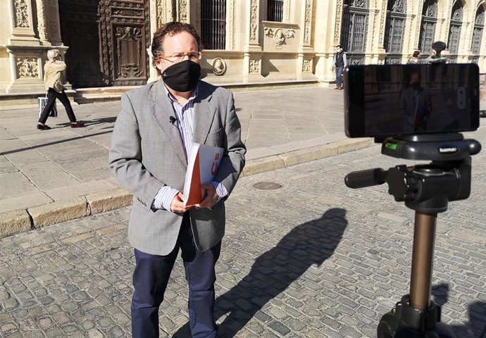 López Aparicio, edil de Cs, en la plaza de San Francisco