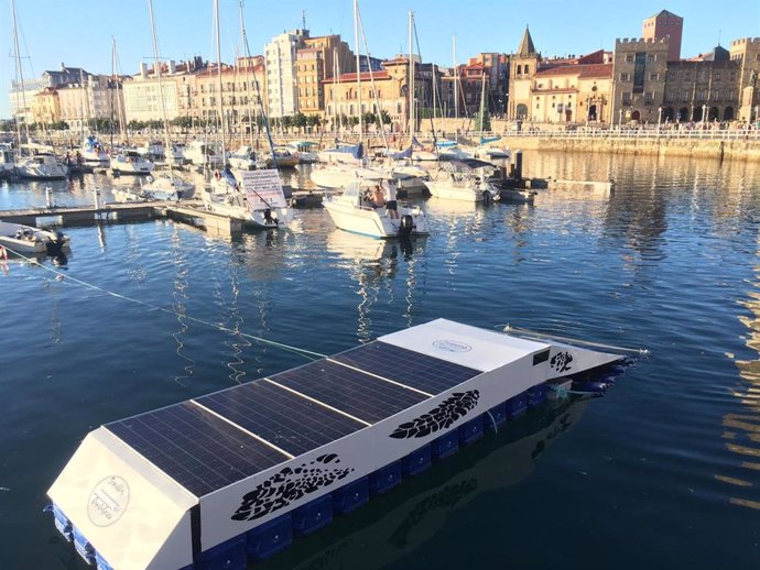 El robot 'Clean Dock' termina con éxito sus pruebas en el Puerto de Gijón (Asturias), donde ha recogido microplásticos y macroplásticos.