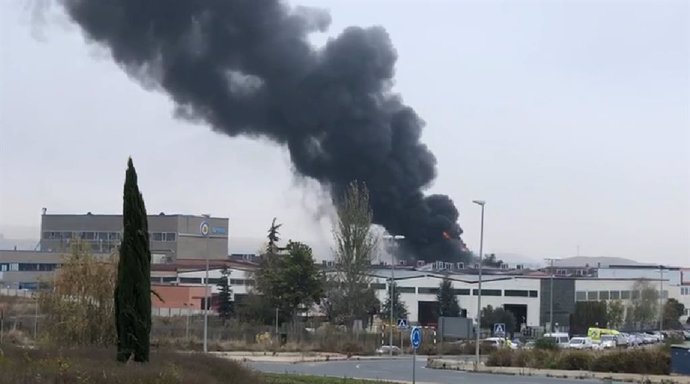 Incendio en la empresa alavesa Kupsa situada en Oyón, a algo más de 5 kilómetros de Logroño